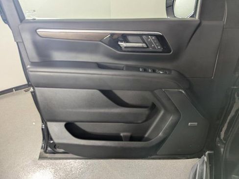 Used 2025 Chevrolet Suburban High Country w/ Sun And Tow Package AWD/4WD image 9