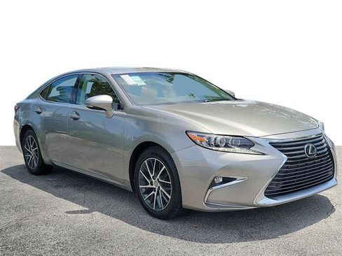 Used 2016 Lexus ES 350 w/ Luxury Package w/Wood Trim FWD image 2