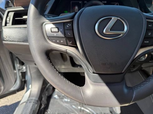 Used 2024 Lexus ES 300h w/ Premium Package FWD image 11