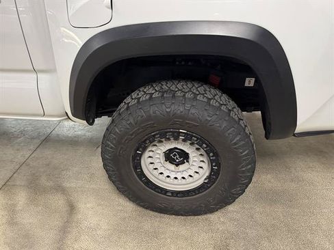 Used 2023 Toyota Tacoma TRD Off-Road w/ Black Out Package (TMS) AWD/4WD image 9