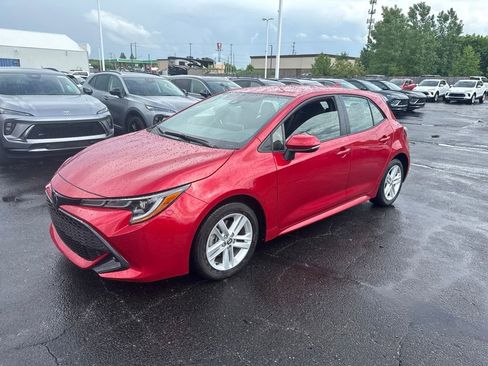 Used 2021 Toyota Corolla SE w/ SE Preferred Package FWD image 3