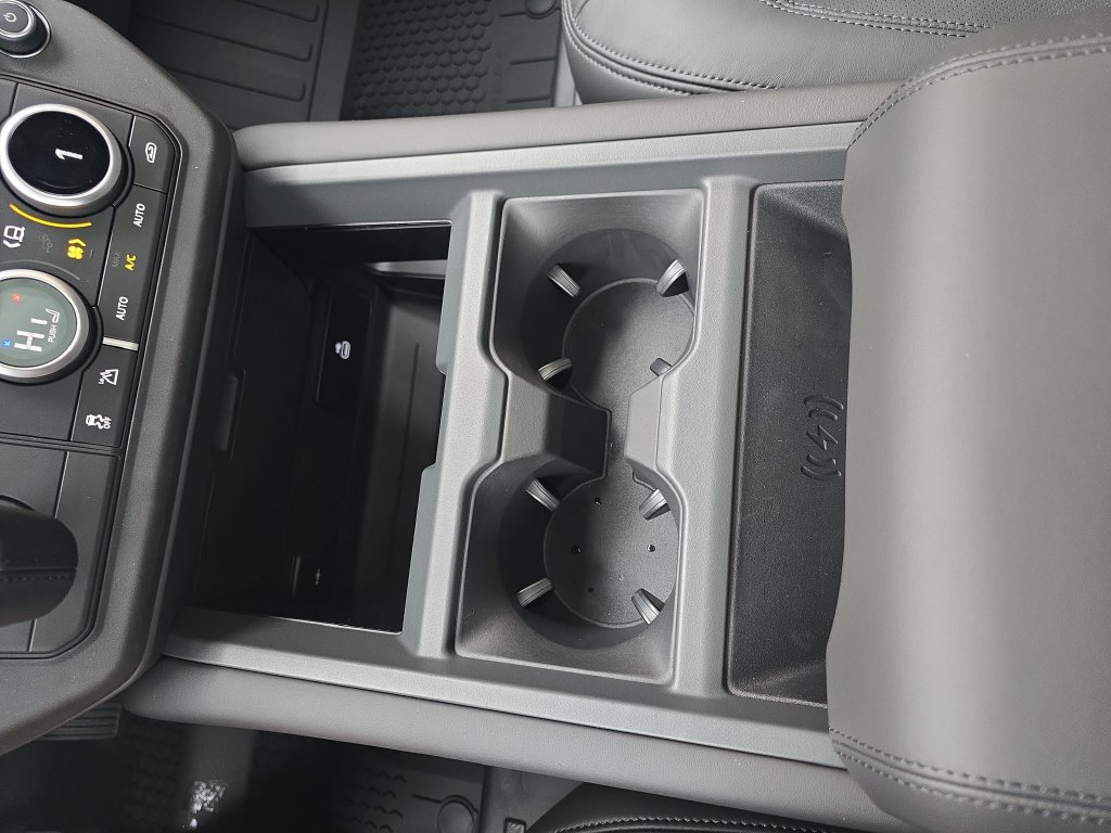 New 2026 Land Rover Defender 110 X-Dynamic SE AWD/4WD image 18