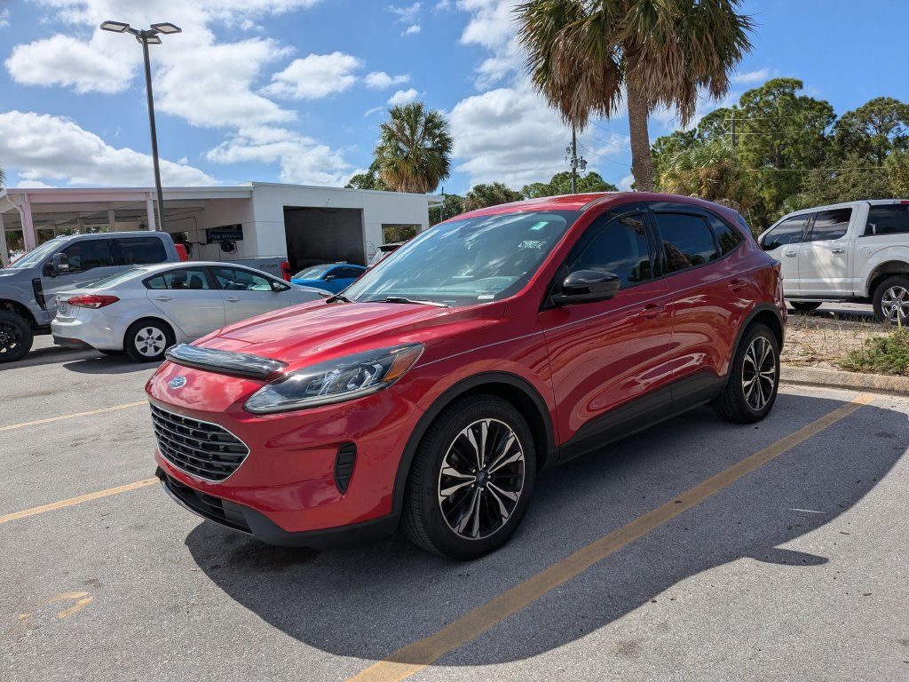 Certified 2022 Ford Escape SE w/ SE Sport Appearance Package FWD image 7