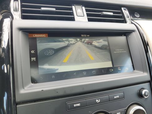 Used 2019 Land Rover Discovery SE image 24