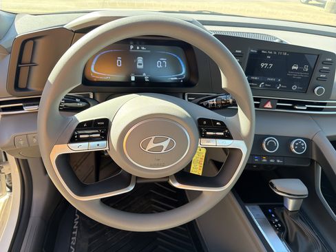 New 2026 Hyundai Elantra SE image 15