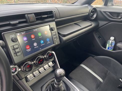 Used 2024 Toyota GR86 Premium image 9