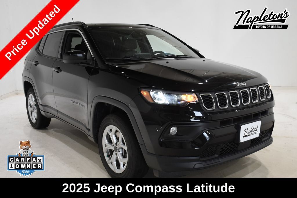 Used 2025 Jeep Compass Latitude w/ Sun & Sound Group AWD/4WD image 1