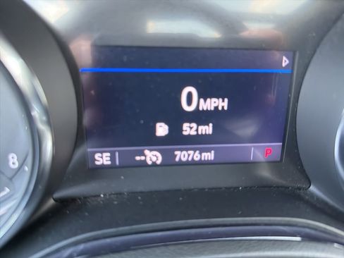 Used 2023 Buick Encore GX Essence w/ Experience Buick Package FWD image 23