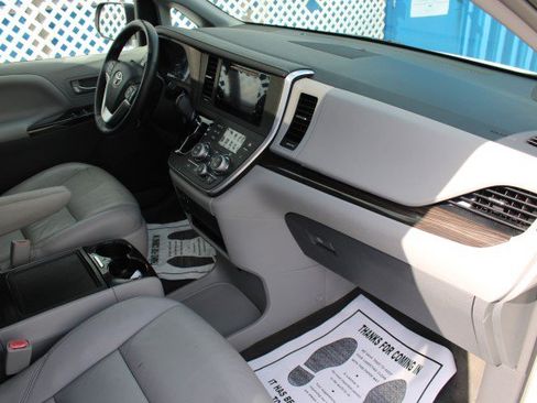 Used 2015 Toyota Sienna XLE w/ XLE Navigation Package FWD image 7