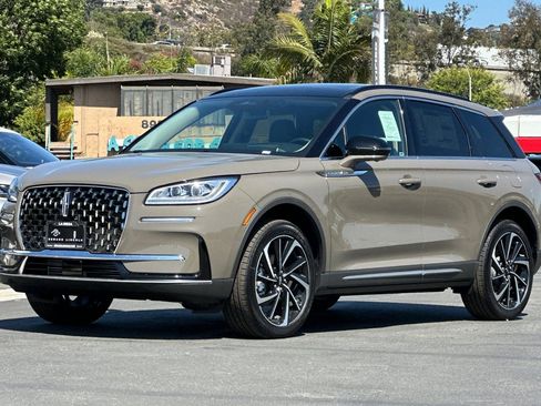 New 2025 Lincoln Corsair Reserve w/ Equipment Group 202A image 7