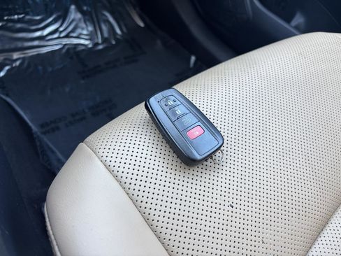 Used 2021 Toyota RAV4 Limited image 26