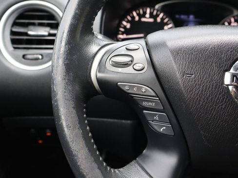 Used 2018 Nissan Pathfinder SL AWD/4WD image 16