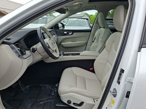 Certified 2023 Volvo XC60 B5 Plus w/ Climate Package AWD/4WD image 14