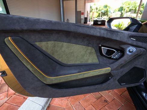 Used 2024 Lamborghini Huracan Sterrato AWD/4WD image 56