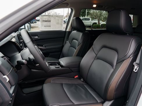 New 2025 Nissan Pathfinder SL image 21