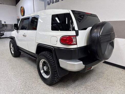 Used 2010 Toyota FJ Cruiser 4WD image 7