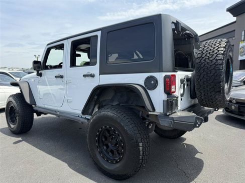 Used 2017 Jeep Wrangler Unlimited Rubicon w/ Connectivity Group AWD/4WD image 3