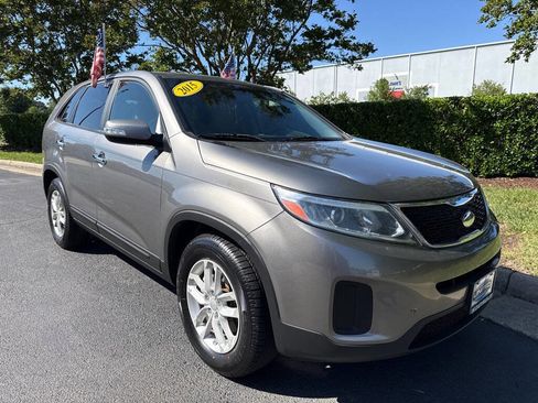 Used 2015 Kia Sorento LX FWD image 1