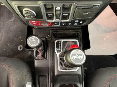 Used 2018 Jeep Wrangler Unlimited Rubicon AWD/4WD image 10