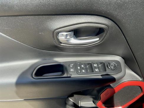 Used 2017 Jeep Renegade Trailhawk w/ Safety & Security Group image 9