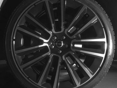 New 2026 Volvo XC90 B6 Plus w/ Protection Package Premier AWD/4WD image 7