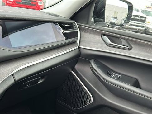 Used 2023 Jeep Grand Cherokee 30th Anniversary image 24