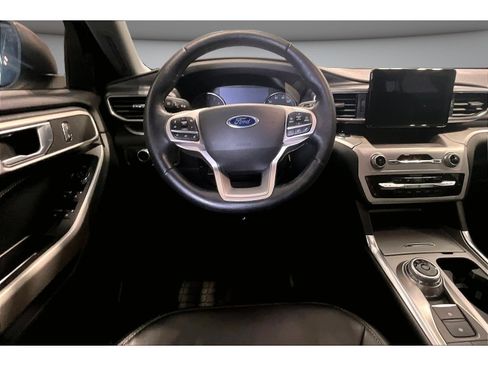 Used 2021 Ford Explorer XLT w/ Equipment Group 202A AWD/4WD image 7
