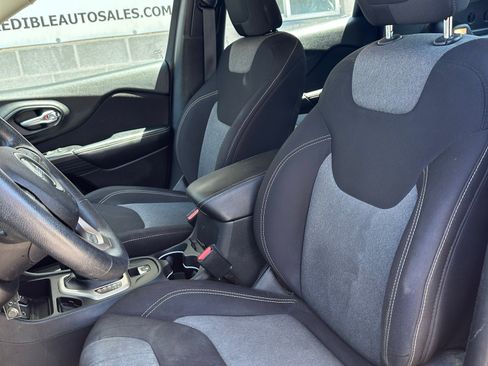 Used 2015 Jeep Cherokee Sport FWD image 14