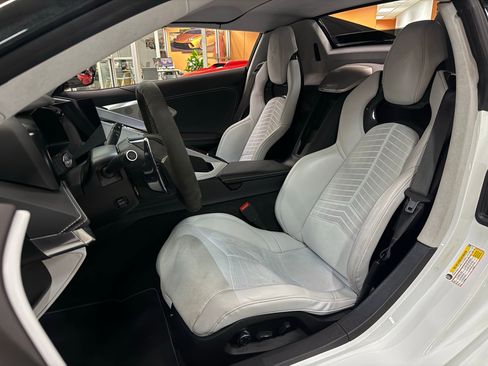 Used 2024 Chevrolet Corvette Stingray Premium Conv w/ Z51 Performance Package image 30