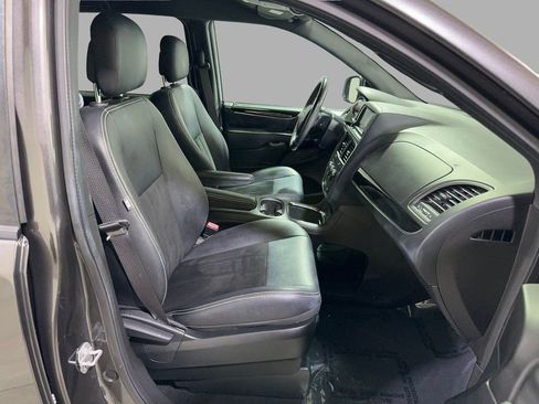 Used 2018 Dodge Grand Caravan SXT w/ Blacktop Package image 10