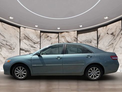 Used 2011 Toyota Camry XLE w/ SE/XLE Extra-Value Pkg FWD image 5