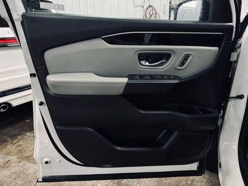 Used 2024 Honda Pilot Touring image 14