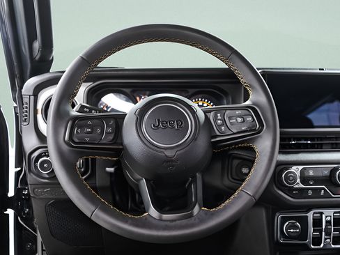 Used 2024 Jeep Wrangler Unlimited Sport AWD/4WD image 10