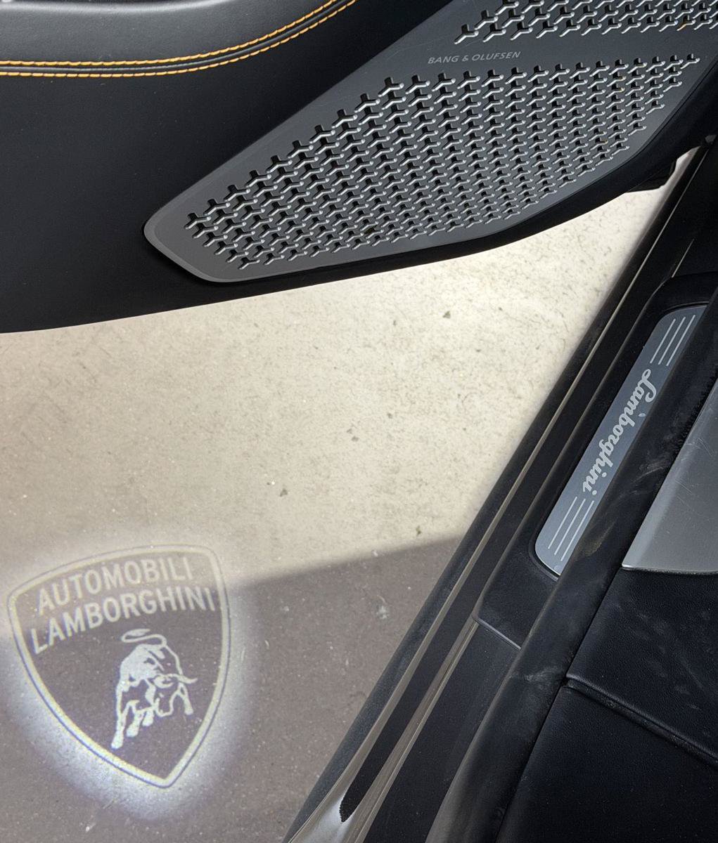 Used 2021 Lamborghini Urus AWD/4WD image 19