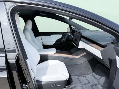Used 2023 Tesla Model X image 36