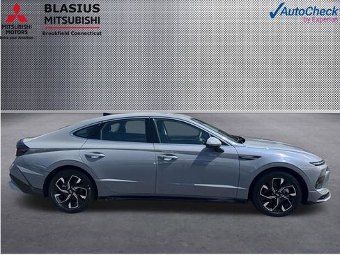 Used 2025 Hyundai Sonata SEL FWD image 4