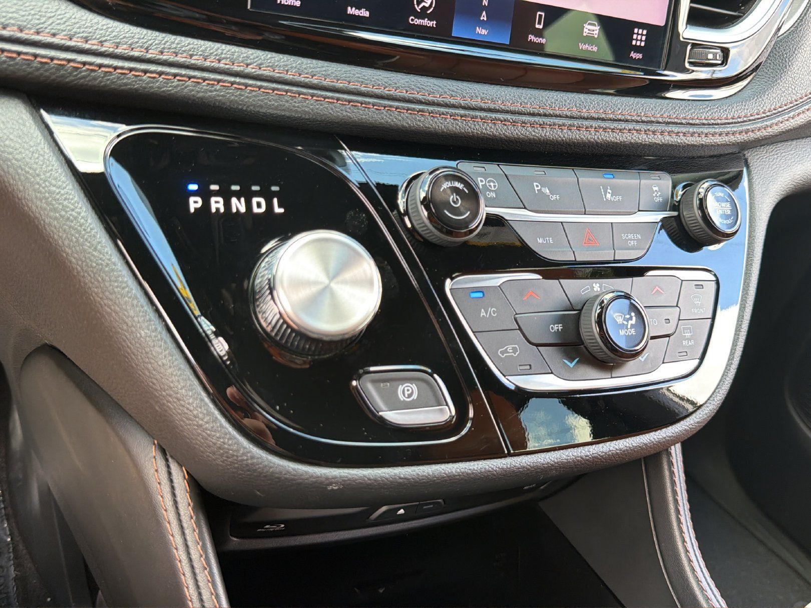 Used 2024 Chrysler Pacifica Pinnacle FWD image 28