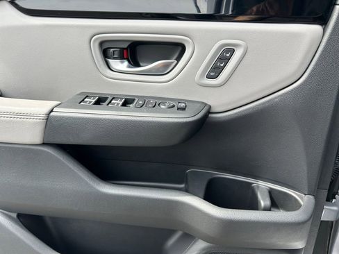 Used 2025 Honda Pilot Touring image 31