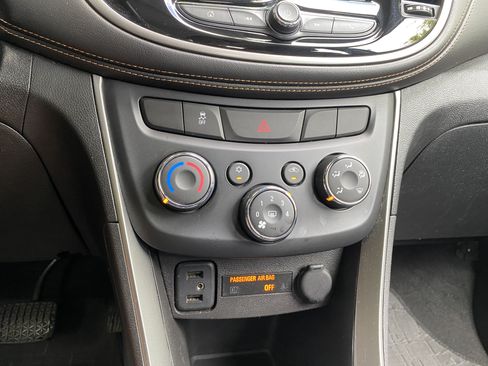 Used 2018 Chevrolet Trax LS FWD image 26