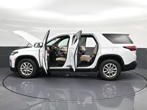 Used 2023 Chevrolet Traverse LS FWD image 37