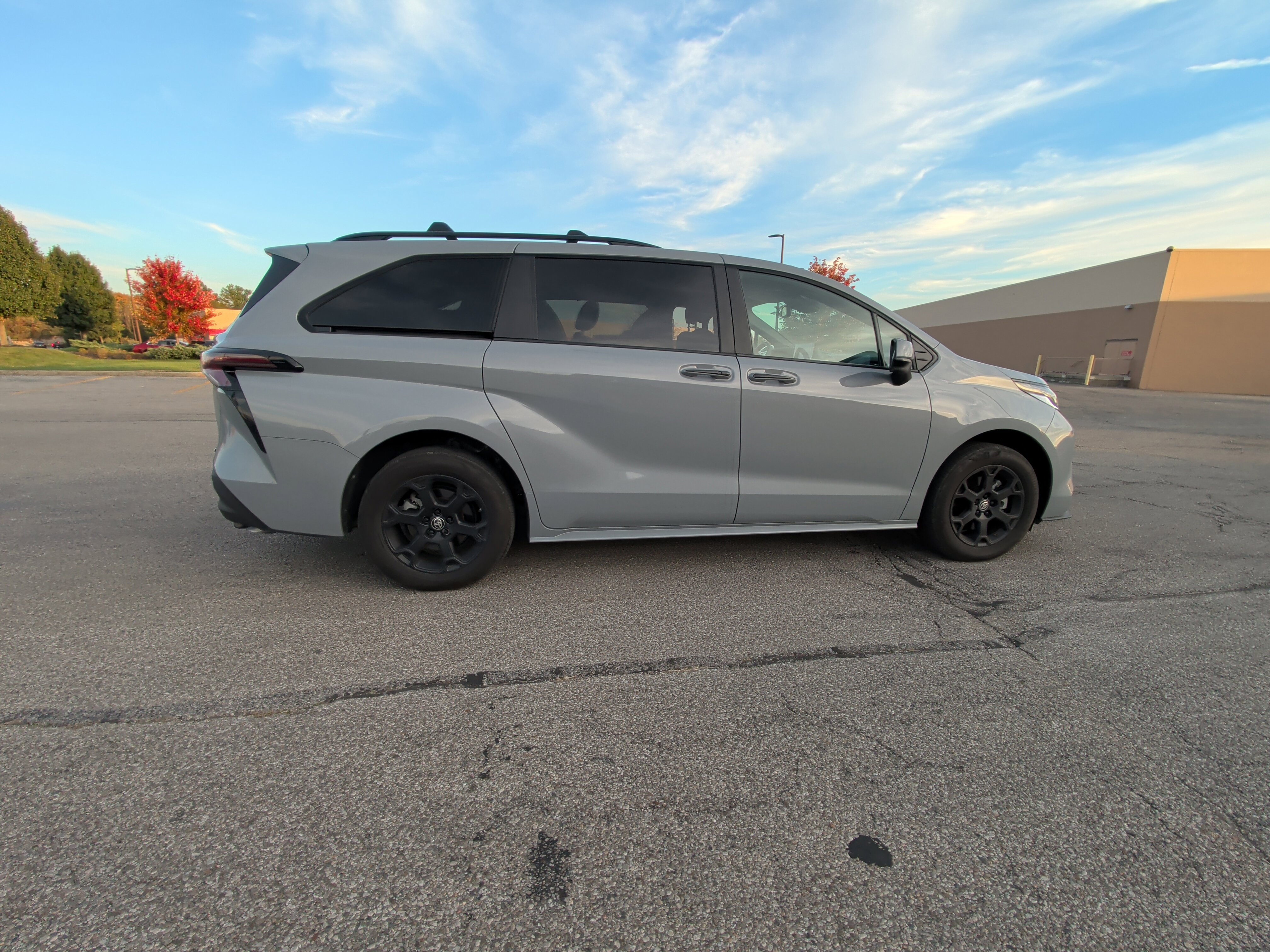 Used 2025 Toyota Sienna XLE Woodland Edition AWD/4WD image 22