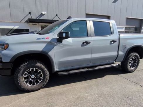 Used 2025 Chevrolet Silverado 1500 ZR2 w/ Technology Package image 4