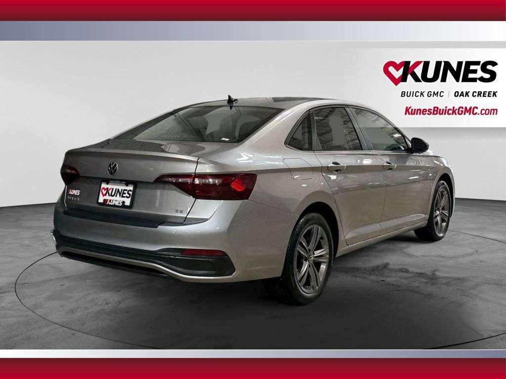 Used 2024 Volkswagen Jetta SE FWD image 10