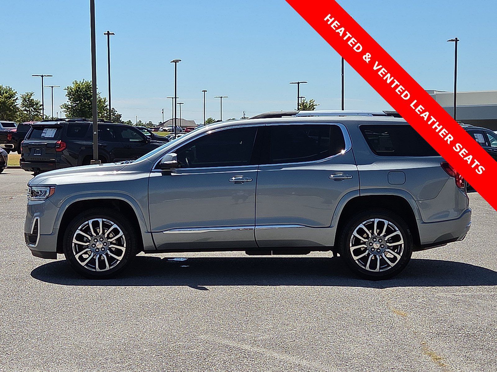 Used 2023 GMC Acadia Denali w/ Denali Ultimate Package FWD image 3