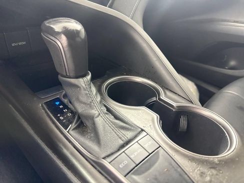 Used 2022 Toyota Camry SE FWD image 31