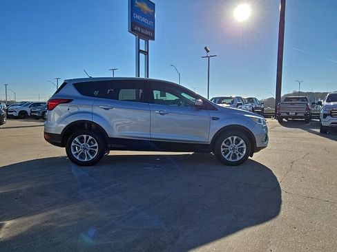 Used 2019 Ford Escape SE image 6