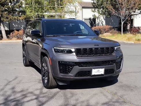 New 2026 Jeep Grand Cherokee L Summit AWD/4WD image 3