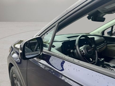 Used 2025 Kia Carnival FWD image 29
