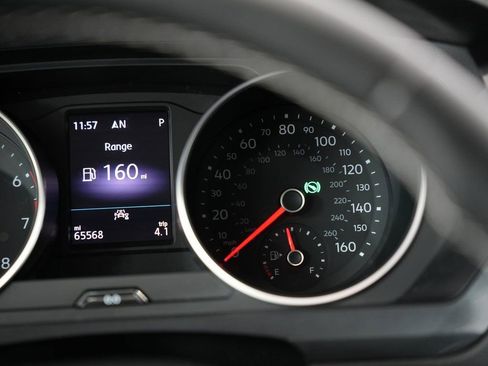 Used 2021 Volkswagen Tiguan SE w/ Panoramic Sunroof Package image 16