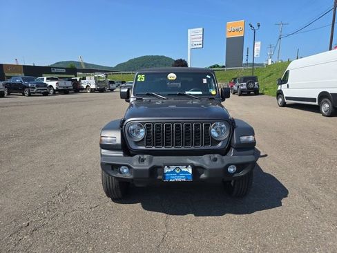 Used 2025 Jeep Wrangler Sport AWD/4WD image 3